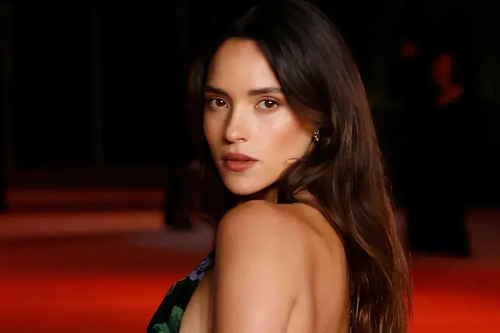 Adria Arjona es la hija del cantante guatemalteco, Ricardo Arjona, y el nuevo amor de Jason Momoa. 