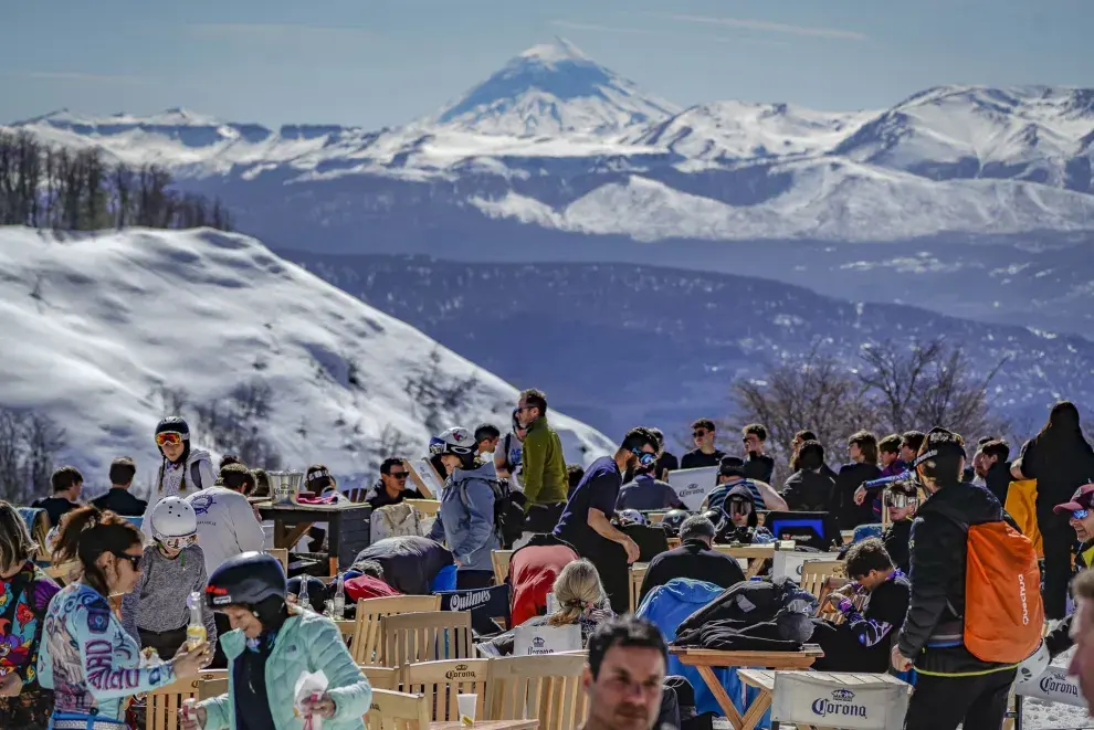 El Cerro Chapelco, en San Martín de los Andes, tiene toda la movida joven para pasar unas vacaciones con amigos.