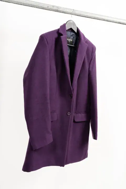 En color morado, el MUST de este otoño/invierno. @aloudoficial