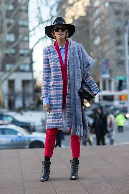 Los accesorios son clave para el layering: bufandas, sombreros o guantes te dan mayor abrigo y marcan el tono de tu estilo personal.