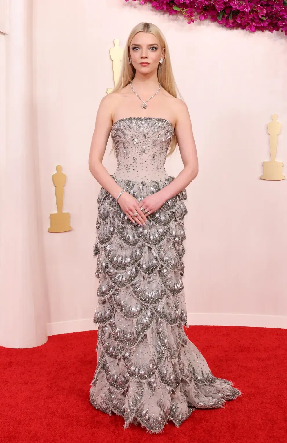 Anya Taylor-Joy en la alfombra roja de los Premios Oscar 2024.