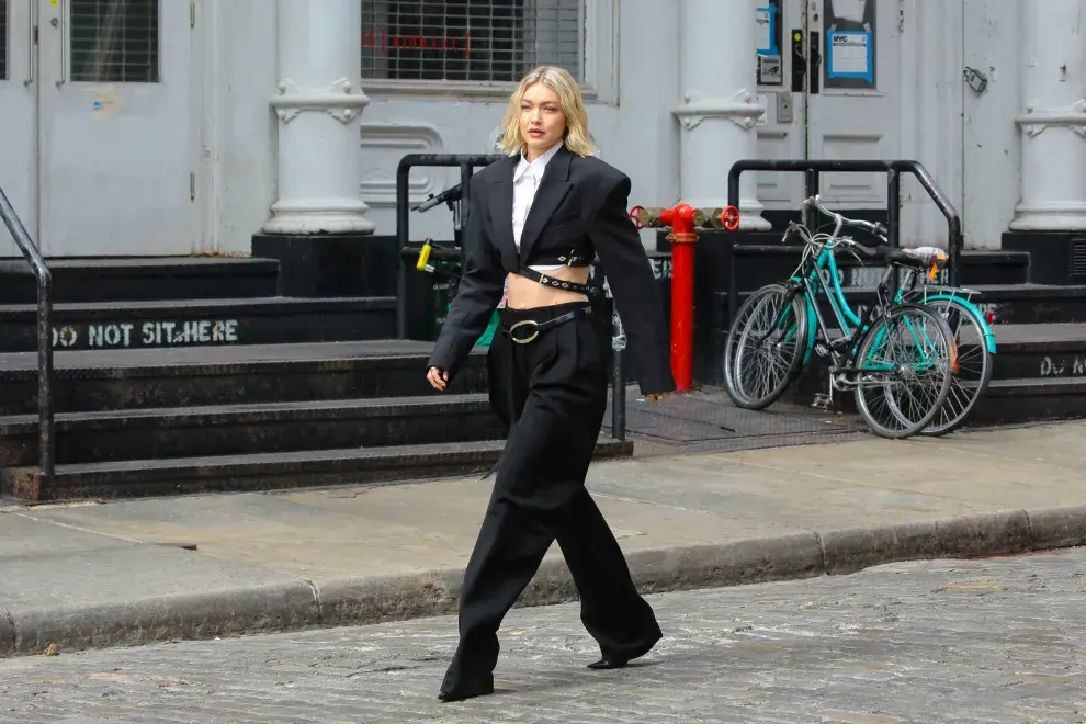 Una de las modelos más conocidas en todo el mundo, Gigi Hadid impone tendencia con sus looks de street style.