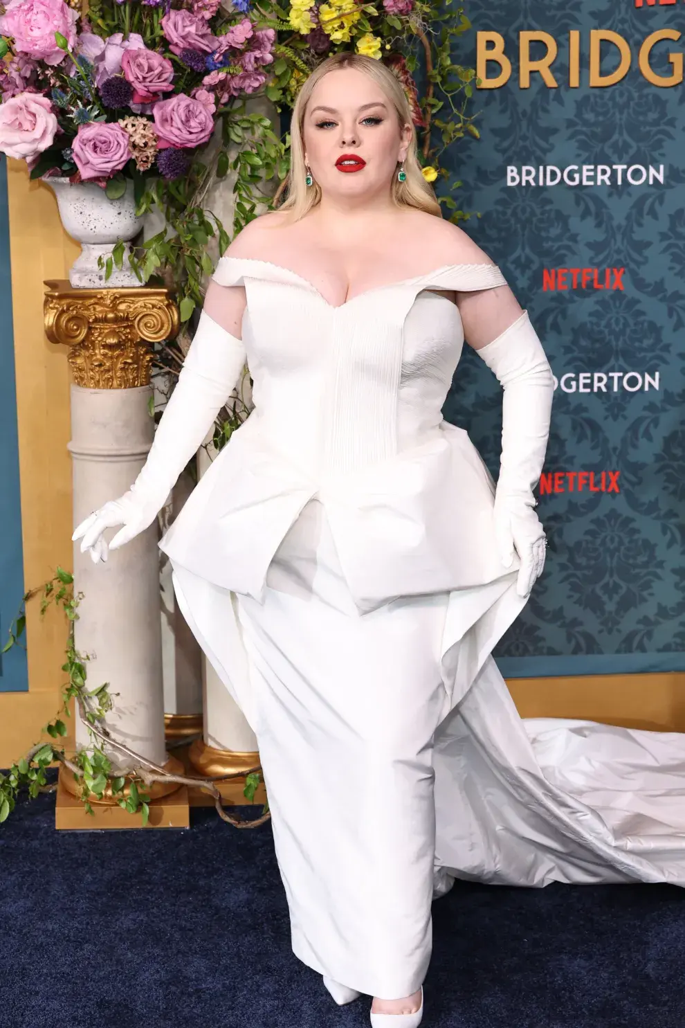 Nicola Coughlan en la premiere de la temporada 3 de Bridgerton.