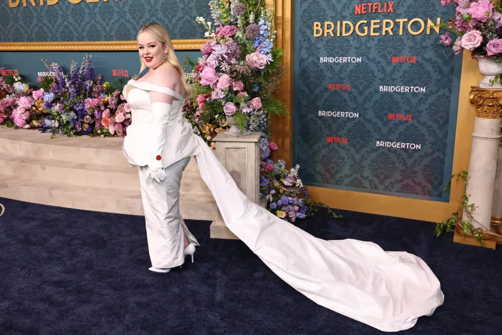 Nicola Coughlan en la premiere de la temporada 3 de Bridgerton.