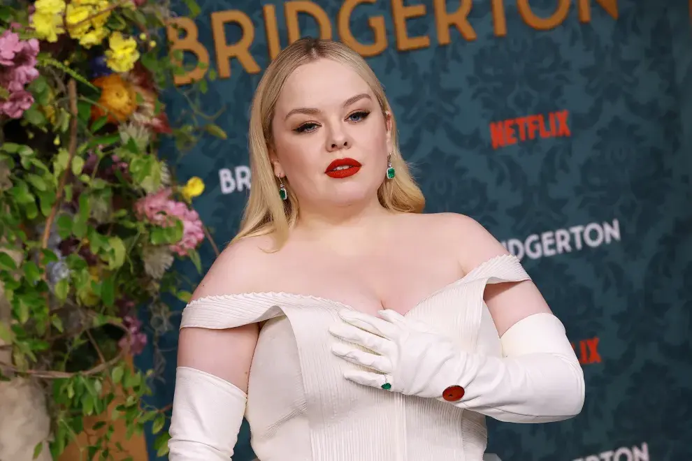 Nicola Coughlan en la premiere de la temporada 3 de Bridgerton.