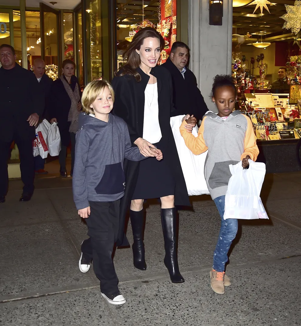  Shiloh Jolie-Pitt, Angelina Jolie y Zahara Jolie-Pitt, en 2014.