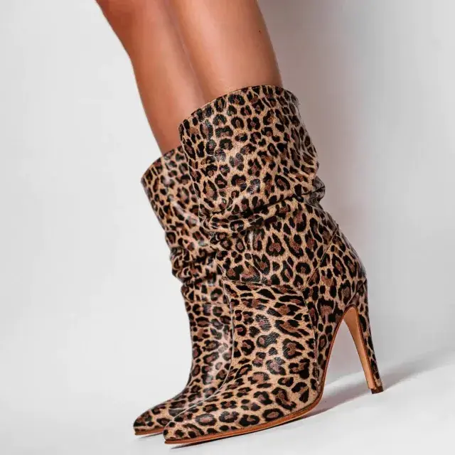 Animal print clásico en botas de caña media, tipo slouchy (otra de las grandes tendencias de calzado para este año). Son de @bymarie_ok