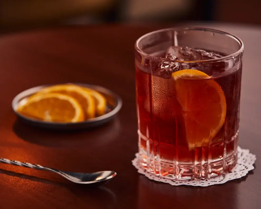 Clásico de clásicos: el Negroni, un cóctel ideal para el otoño.