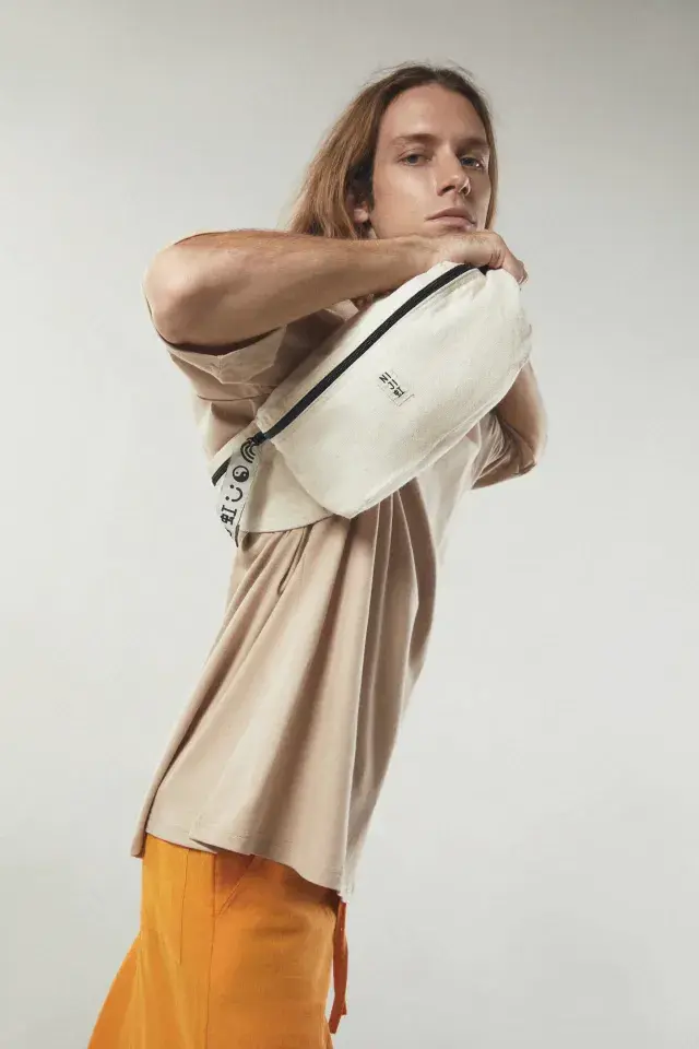 En color off-white, hecha 100% en algodón. Es de @niji.world