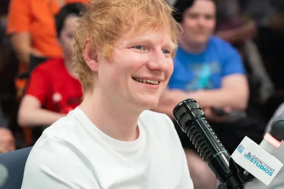 Ed Sheeran se presentó en un hospital de niños de Boston.