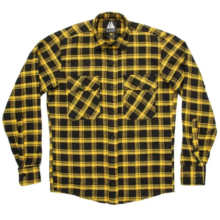 La combinación de amarillo con negro es también un must de las "lumber jackets". Este diseño es de @lavaindumentaria