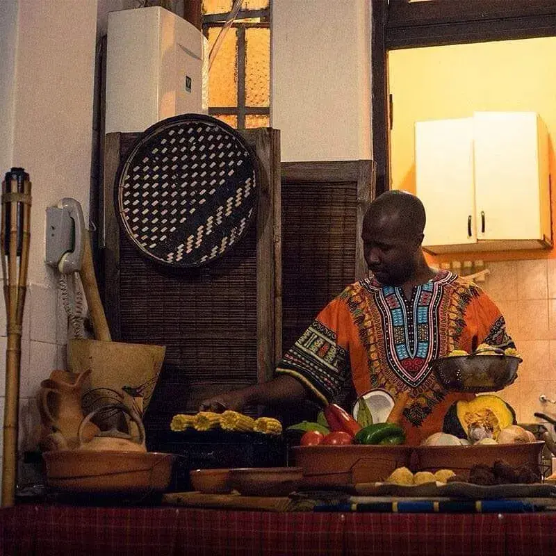 Afrikasana se encuentra en el barrio de Almagro.