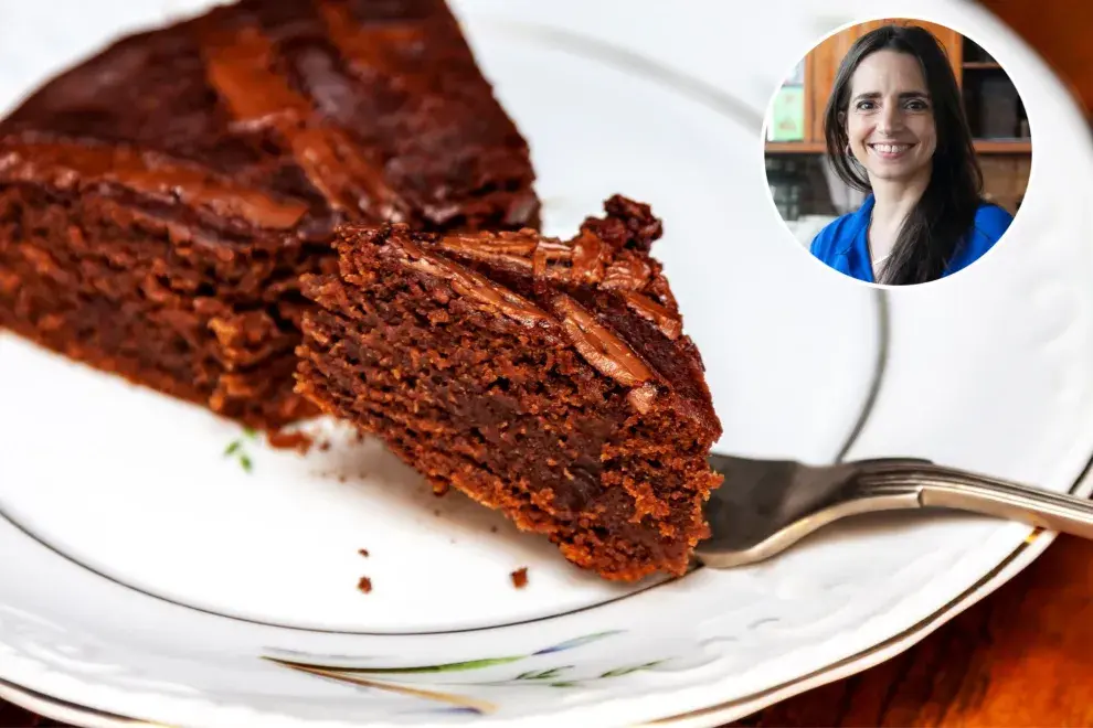 Receta de torta de chocolate húmeda de Paulina Cocina.