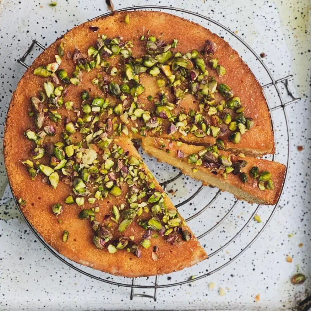 ¿Probaste sumar la polenta a tus recetas dulces? Esta receta de Juli Oriolo te va a encantar.