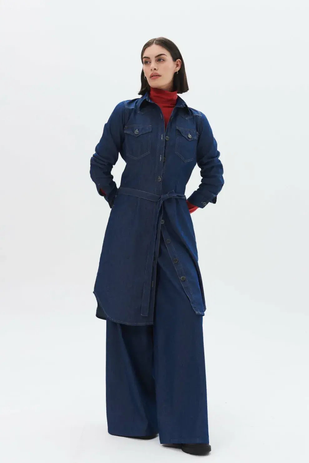 Vestido camisero en denim oscuro. Queda divino con un jean abajo. @prussia_moda