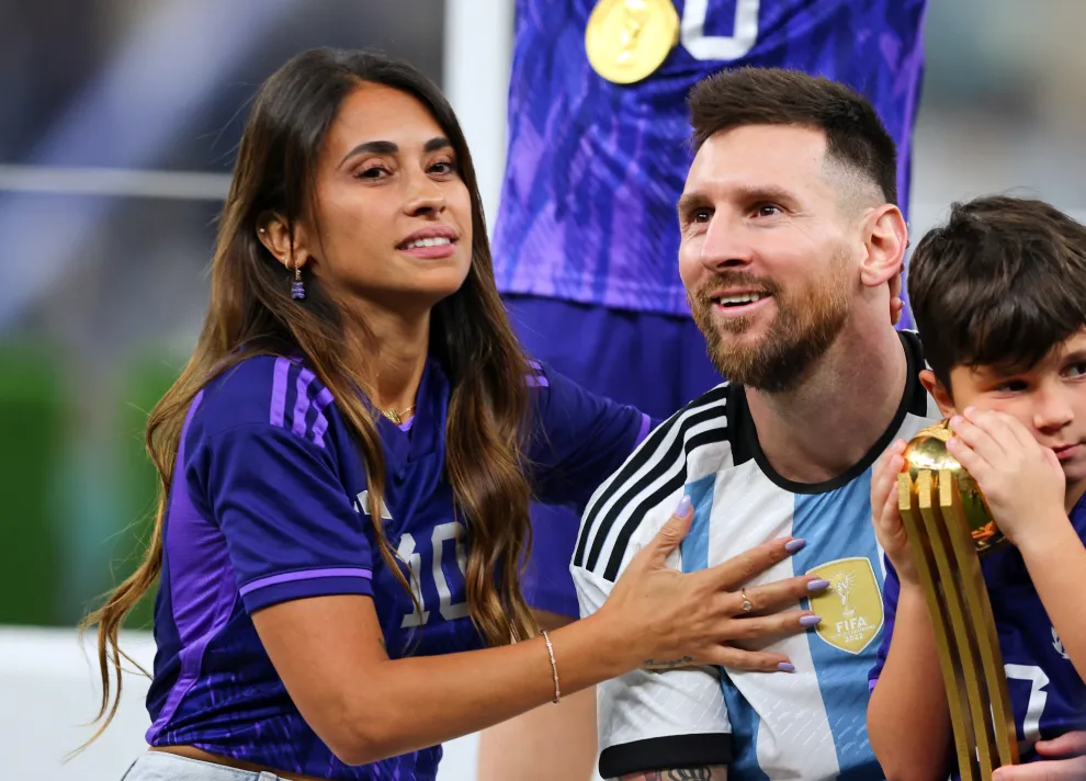 Antonela Roccuzzo y Lionel Messi en Qatar 2022.