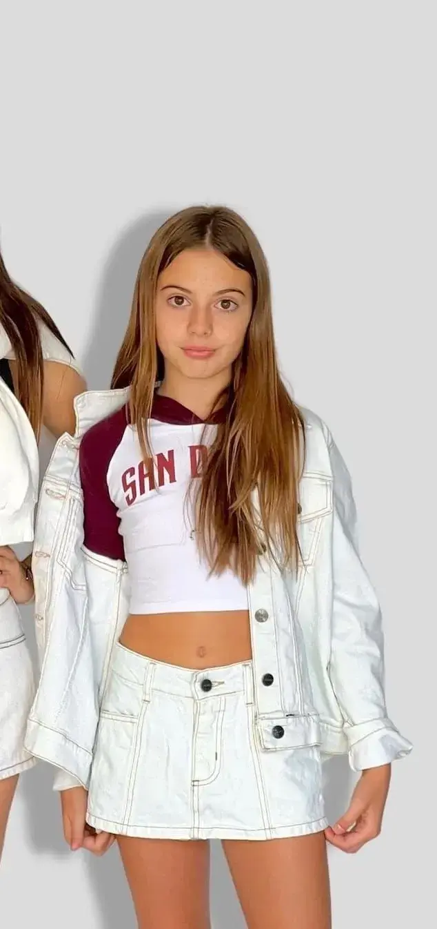 Antonia Macri debutó como modelo para una marca de ropa juvenil.