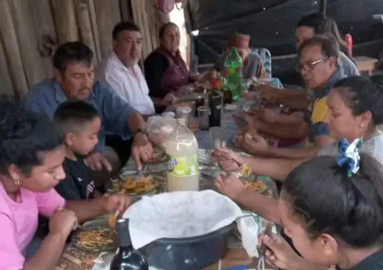 Último almuerzo de la familia de Loan.