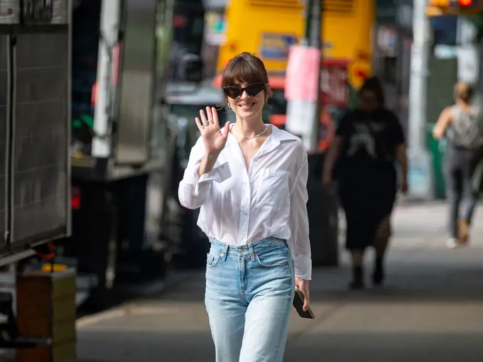 Dakota Johnson nos da clases de estilo para looks de fin de semana.