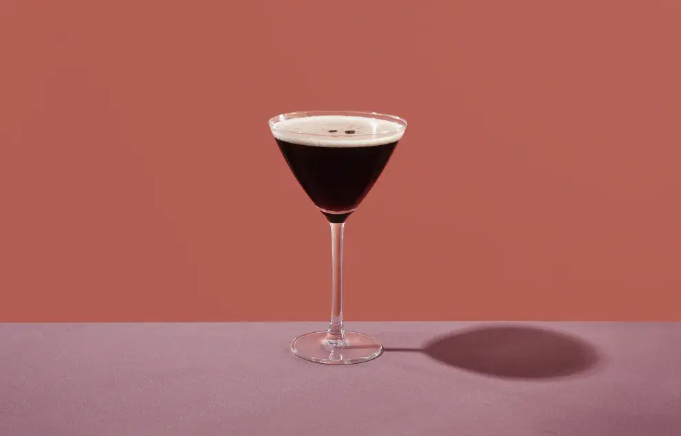 El espresso martini es una de las variaciones más populares d elos últimos años.