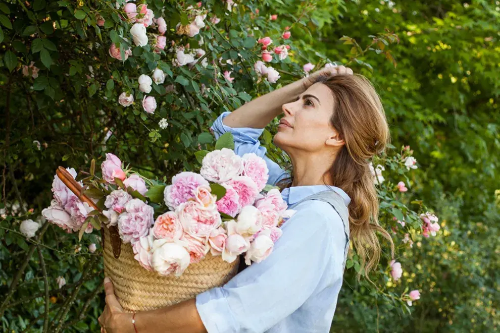 Juliana Awada es amante de las flores para ambientar su casa. ¿Sus preferidas? Las peonías y las marimonias.