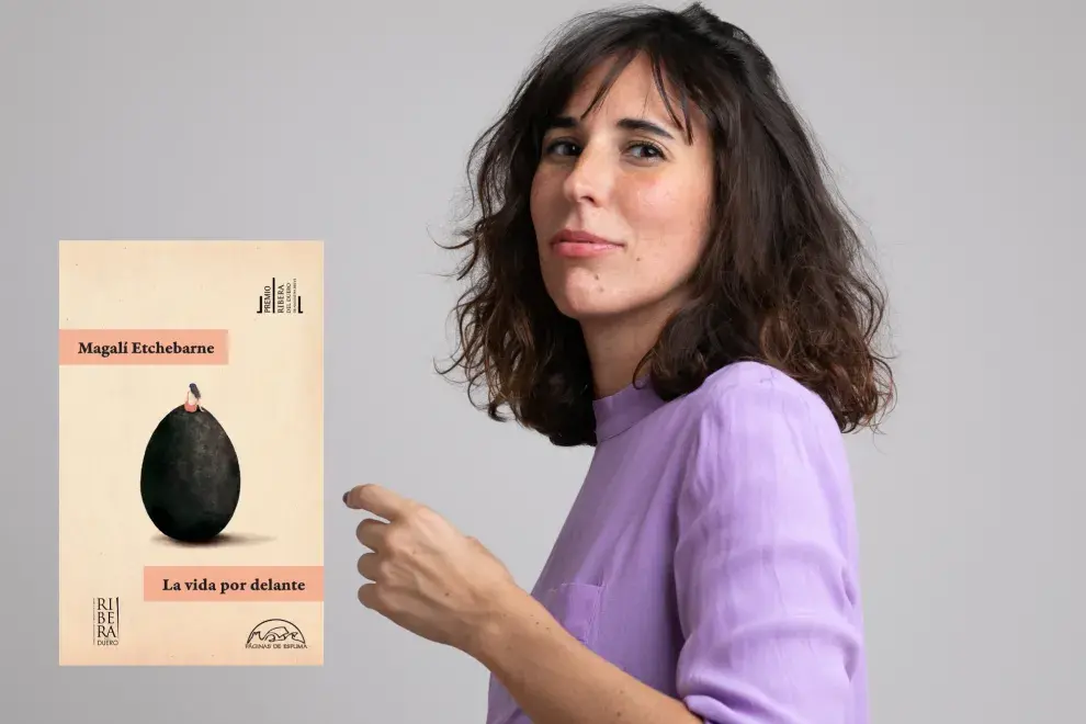 Magalí Etchebarne es la joven autora que ganó el Premio Ribera del Duero por su libro "La vida por delante".