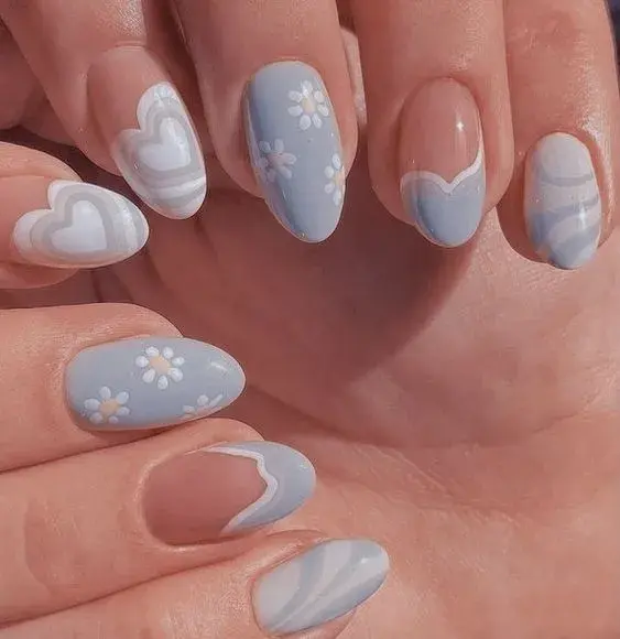 Diseños con flores, corazones y curvas de color. ¿Los tonos? Siempre pastel + blanco.