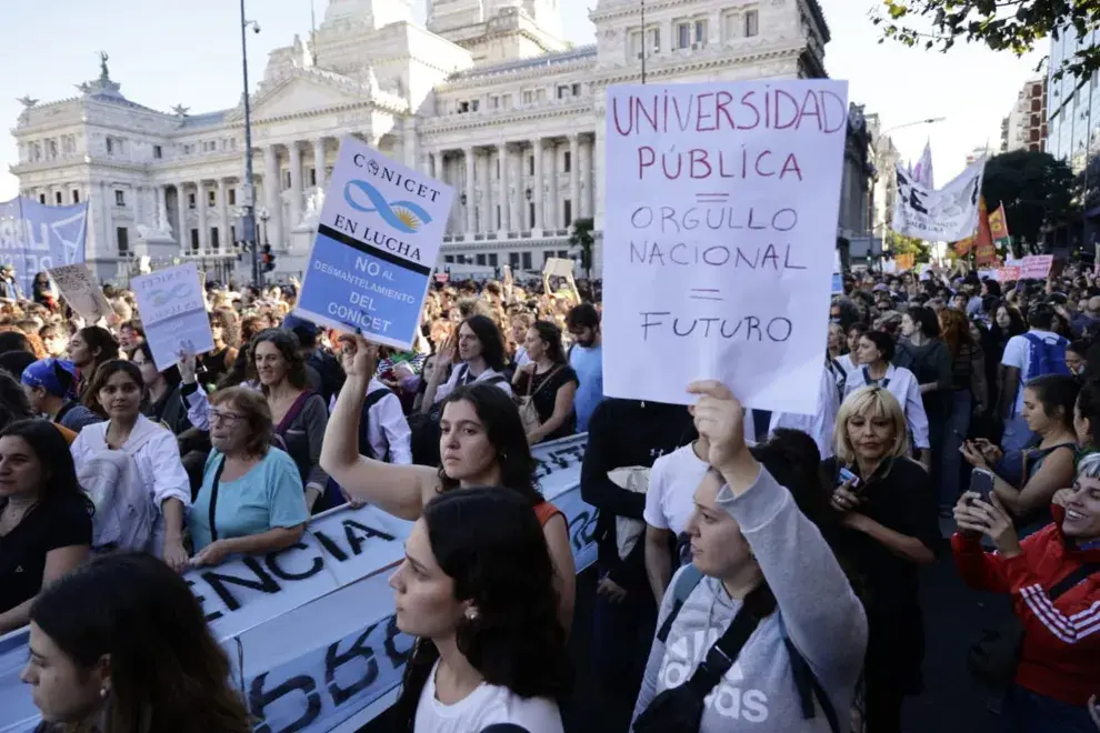 Marcha federal histórica en defensa de la educación universitaria.