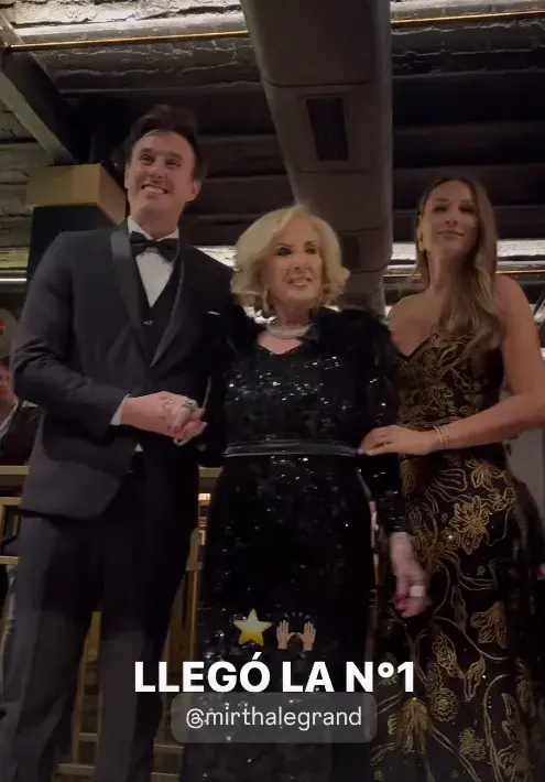 Pampita y Roberto García Moritán junto a Mirtha Legrand.