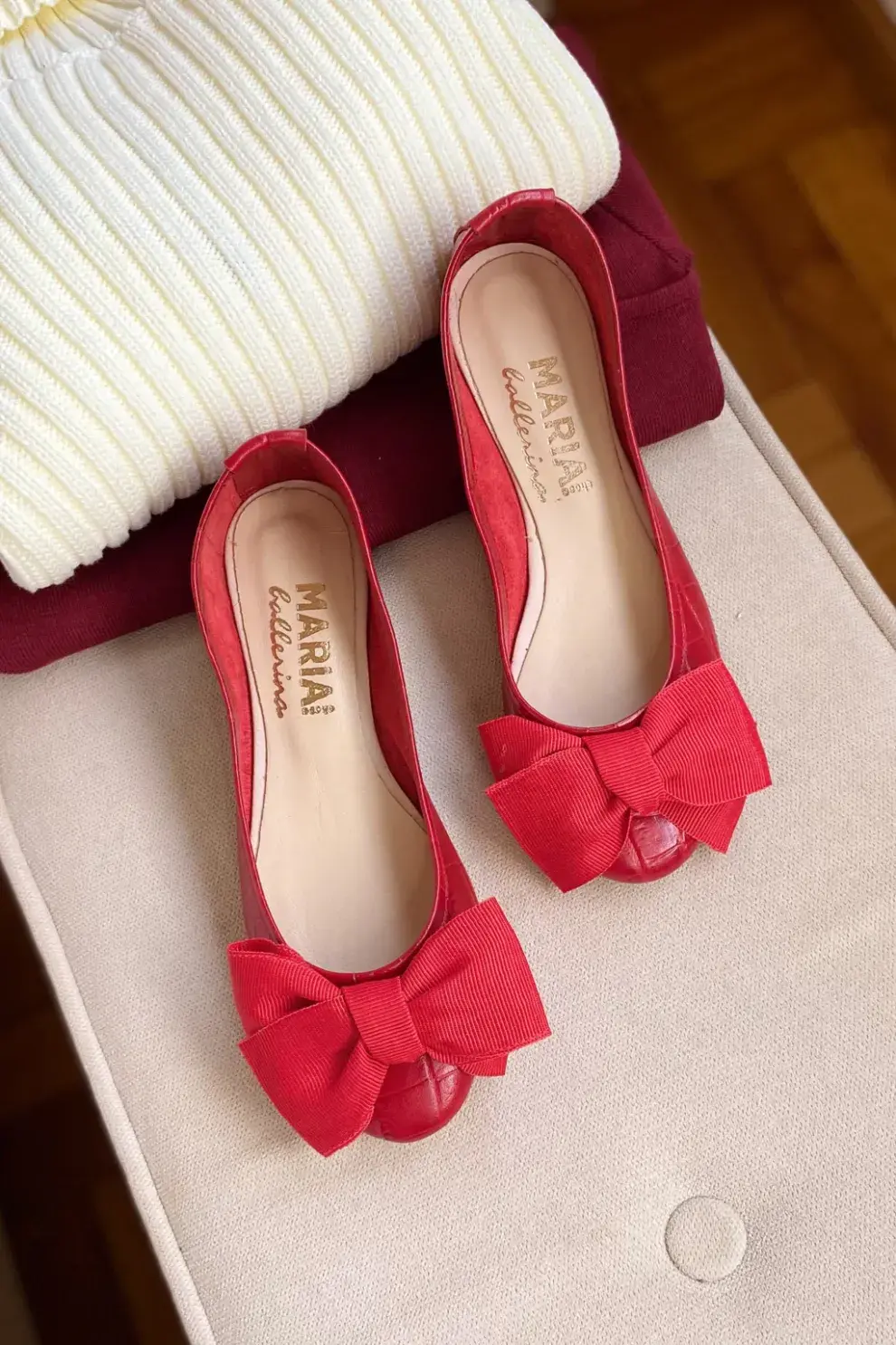 En color rojo, gran tendencia esta temporada. Son de @mariaballerinashoes, que se especializa en ballerinas y tiene mil modelos.