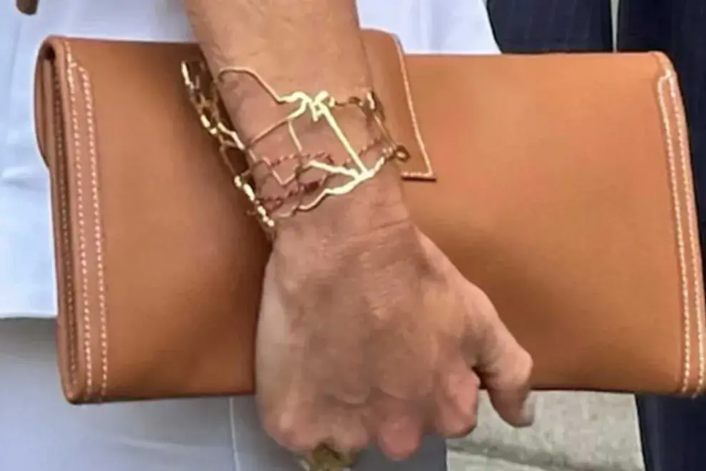 La pulsera era de plata bañado en oro y fue diseñada por la gemóloga argentina, María Luisa Fracchia