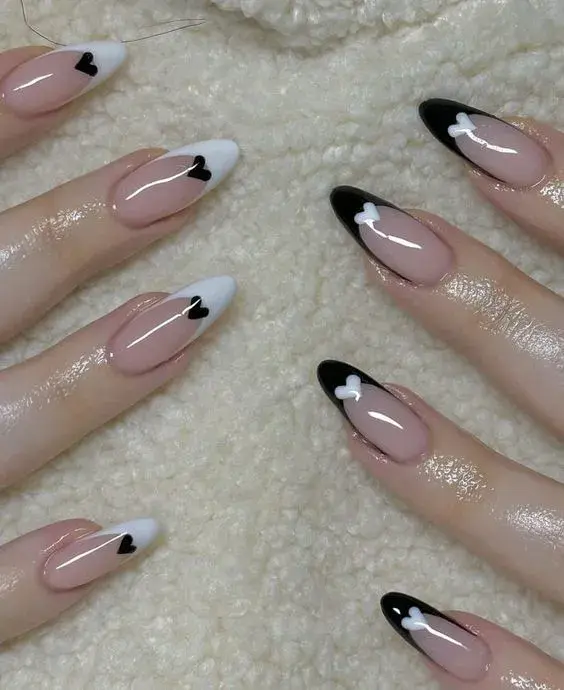 Diseño estilo ying yang, pero con corazones.