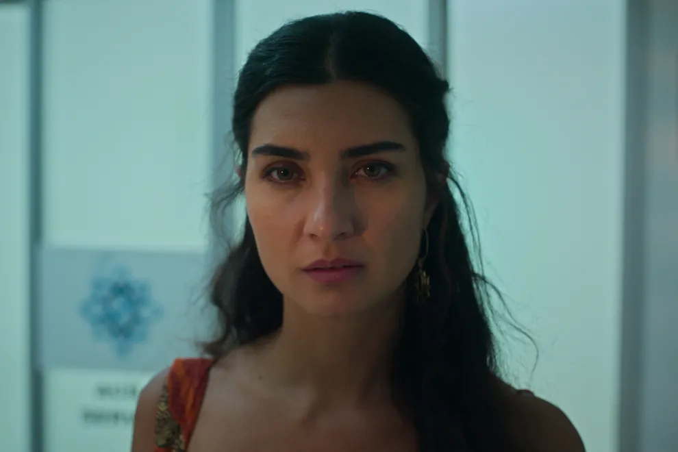 Tuba Büyüküstün como Ada en Mi otra yo.