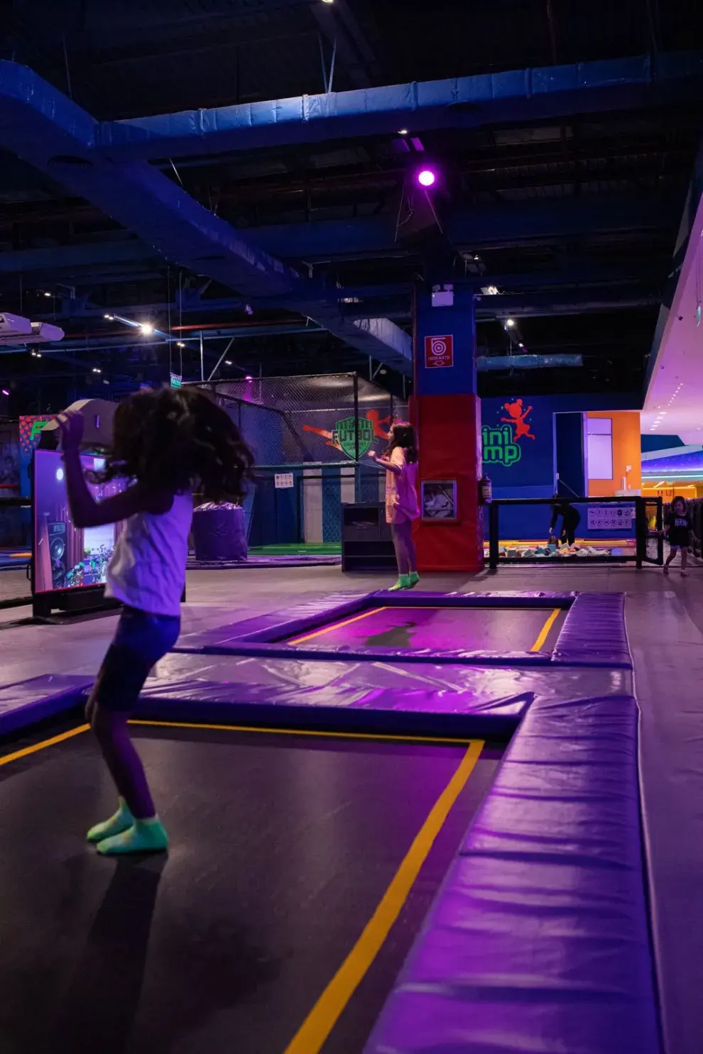 Playland Jump, uno de los lugares para saltar bajo techo con los chicos.