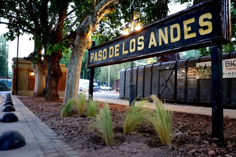 Estación de ferrocarril recuperada en Chacras de Coria.