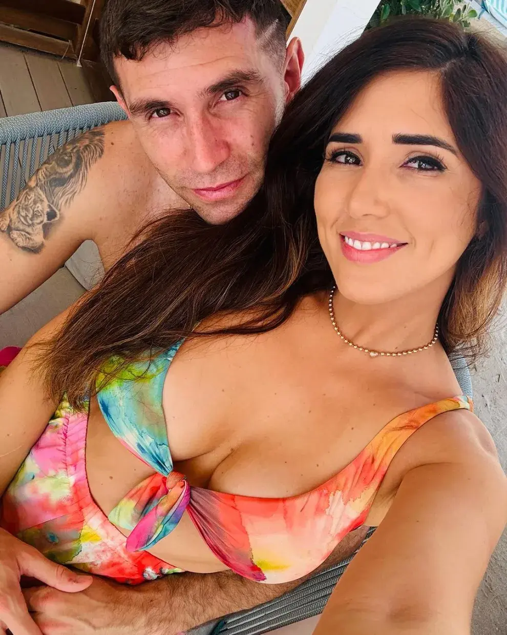 Dibu Martínez y su esposa Mandinha de vacaciones en Dubai, en 2024.