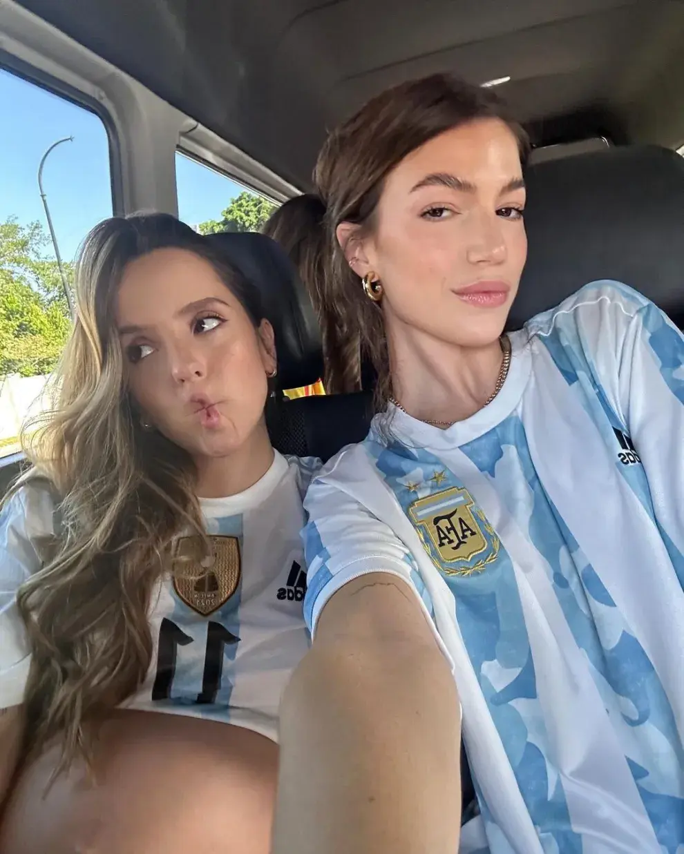 Evaluna Montaner y Stefi Roitman en la final de la Copa América 2024.