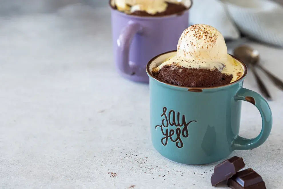 Brownie en taza sin azúcar, un desayuno saludable en minutos.