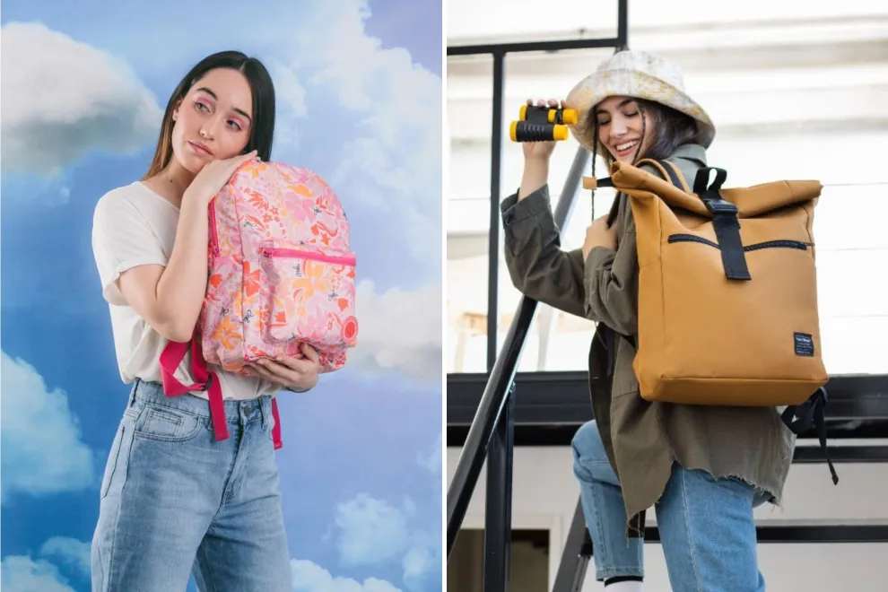 Dos modelos mujeres usando mochilas.