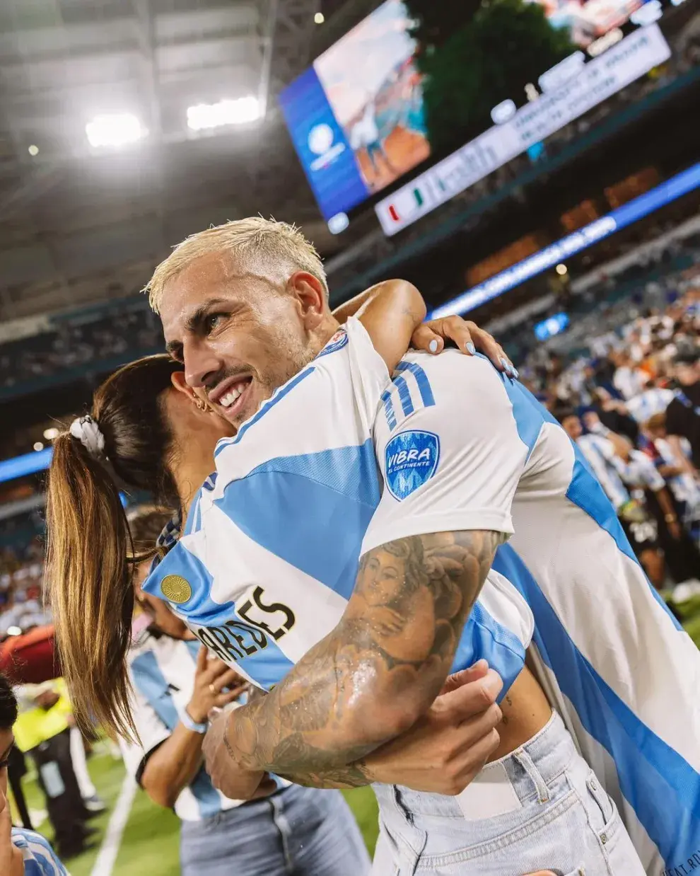 Foto de Leandro Paredes y Camila Galante en Instagram.