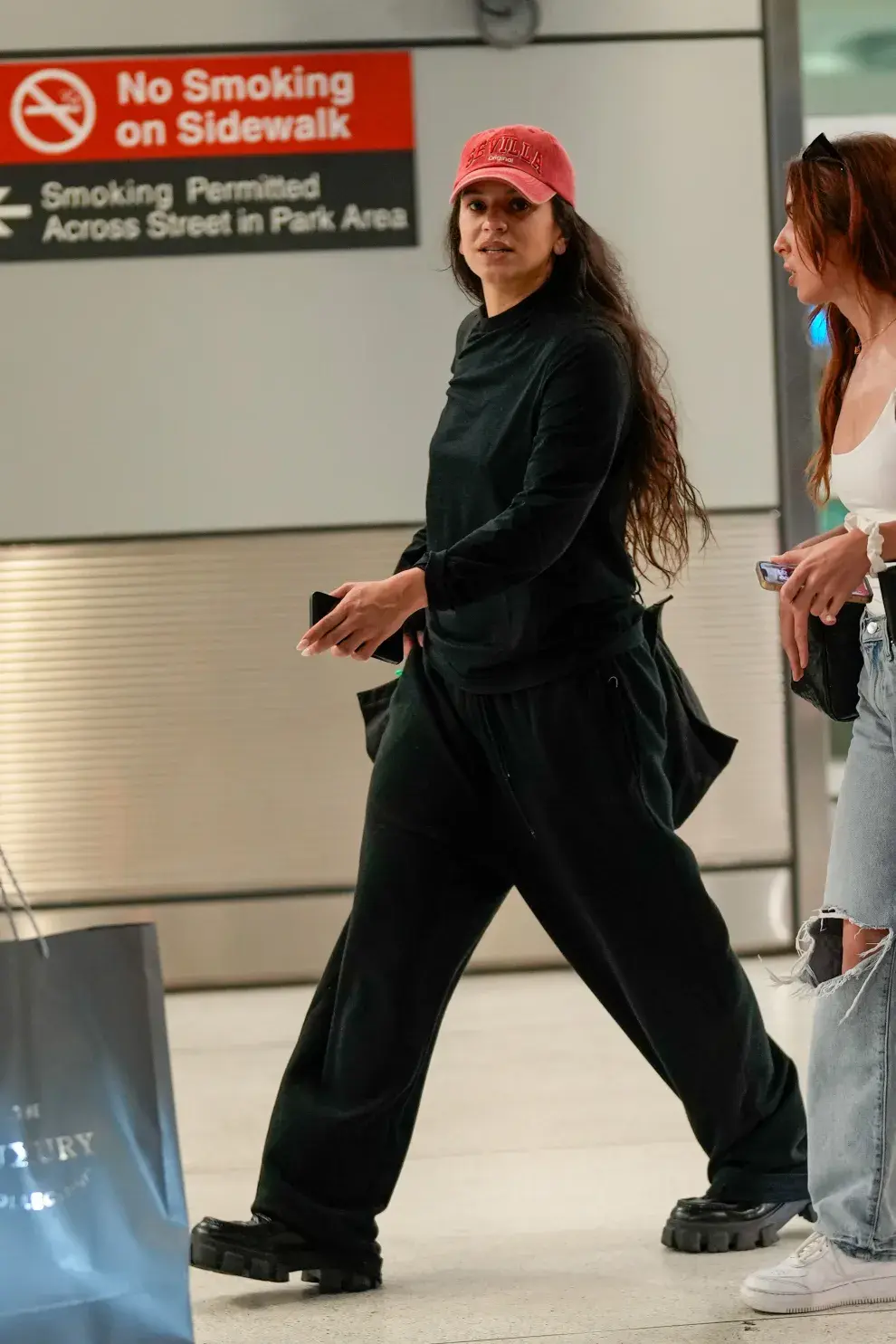 Rosalía en el aeropuerto de Nueva York. 