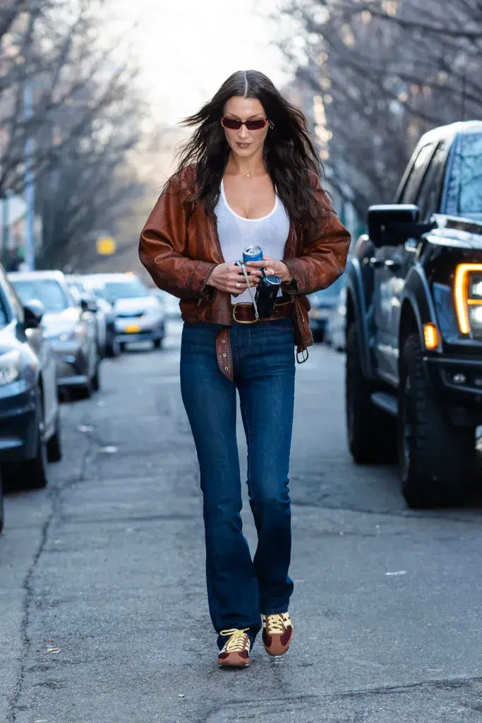 Foto de Bella Hadid en la calle.