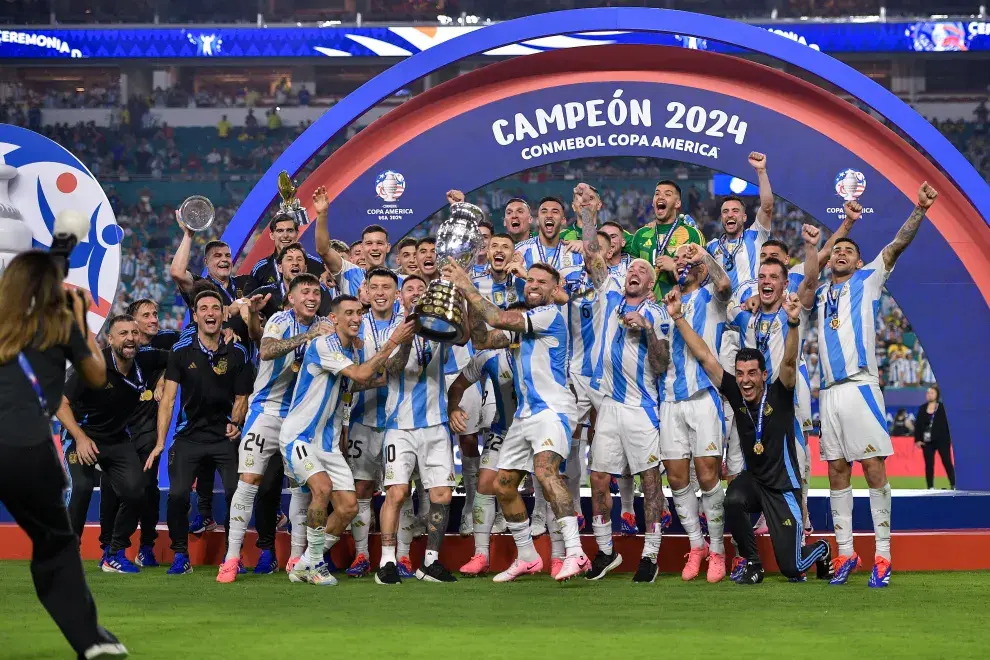 La Selección Argentina celebra el triunfo en la Copa América 2024.