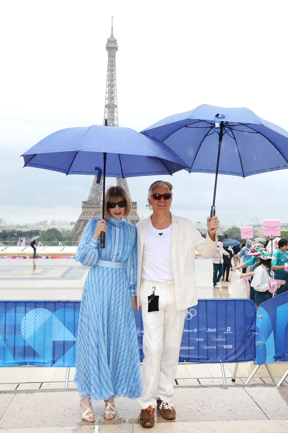 Anna Wintour y Baz Luhrmann en la apertura de los Juegos Olímpicos de París 2024.