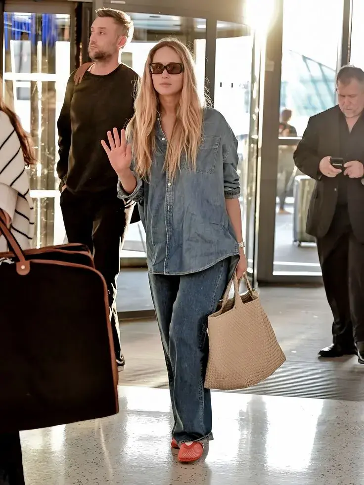 Jennifer Lawrence en el aeropuerto JFK de Nueva York.