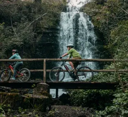 En Bariloche, el hotel La cascada es una gran opción para viajar en familia