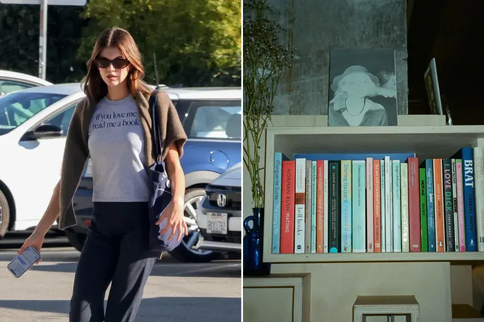 Kaia Gerber y un estante de su biblioteca.