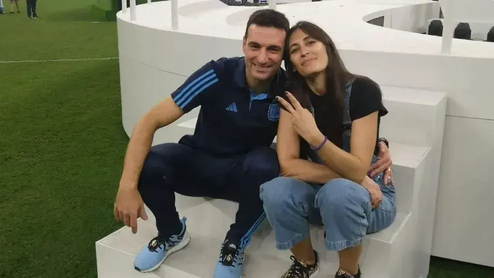 Fotografía de Lionel Scaloni y su mujer Elisa Montero en Instagram.