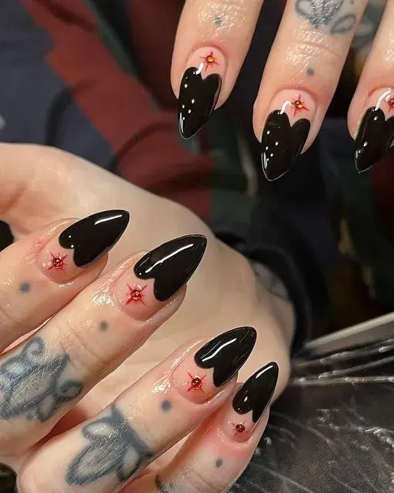 nailart con corazones negros