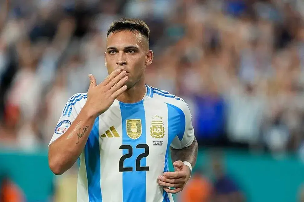 Lautaro Martínez, otros de los que se suma al estilo skin fade con tupé